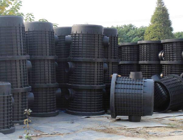 室內(nèi)的排水管如何接入塑料檢查井？